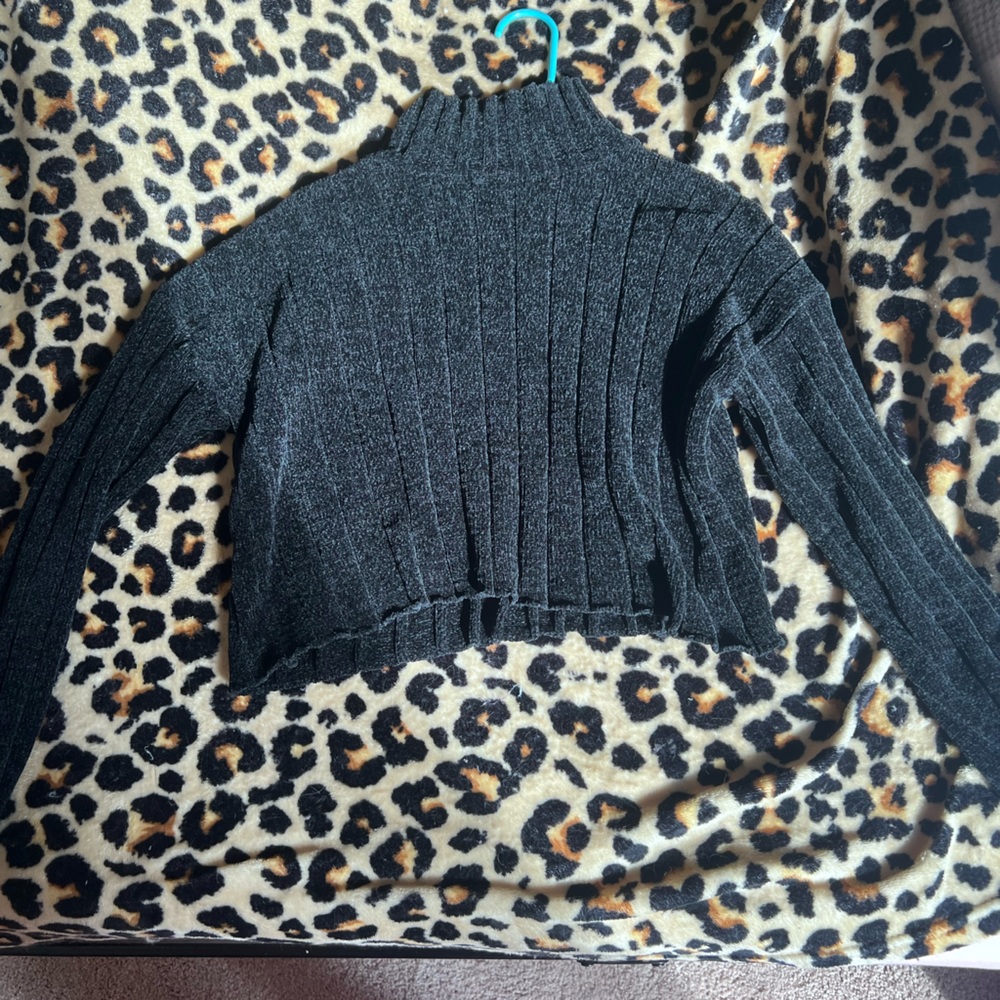 Black crop sweater